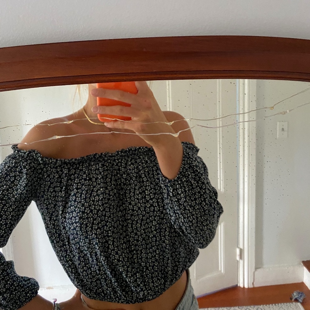 Brandy Melville off the shoulder top